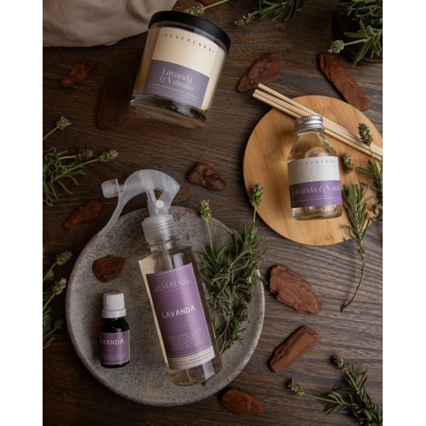 BOX LAVANDA REVERENDA DIF. 100ML + VELA 200GR + ACEITE ES 20ML + H. SPRAY 250ML