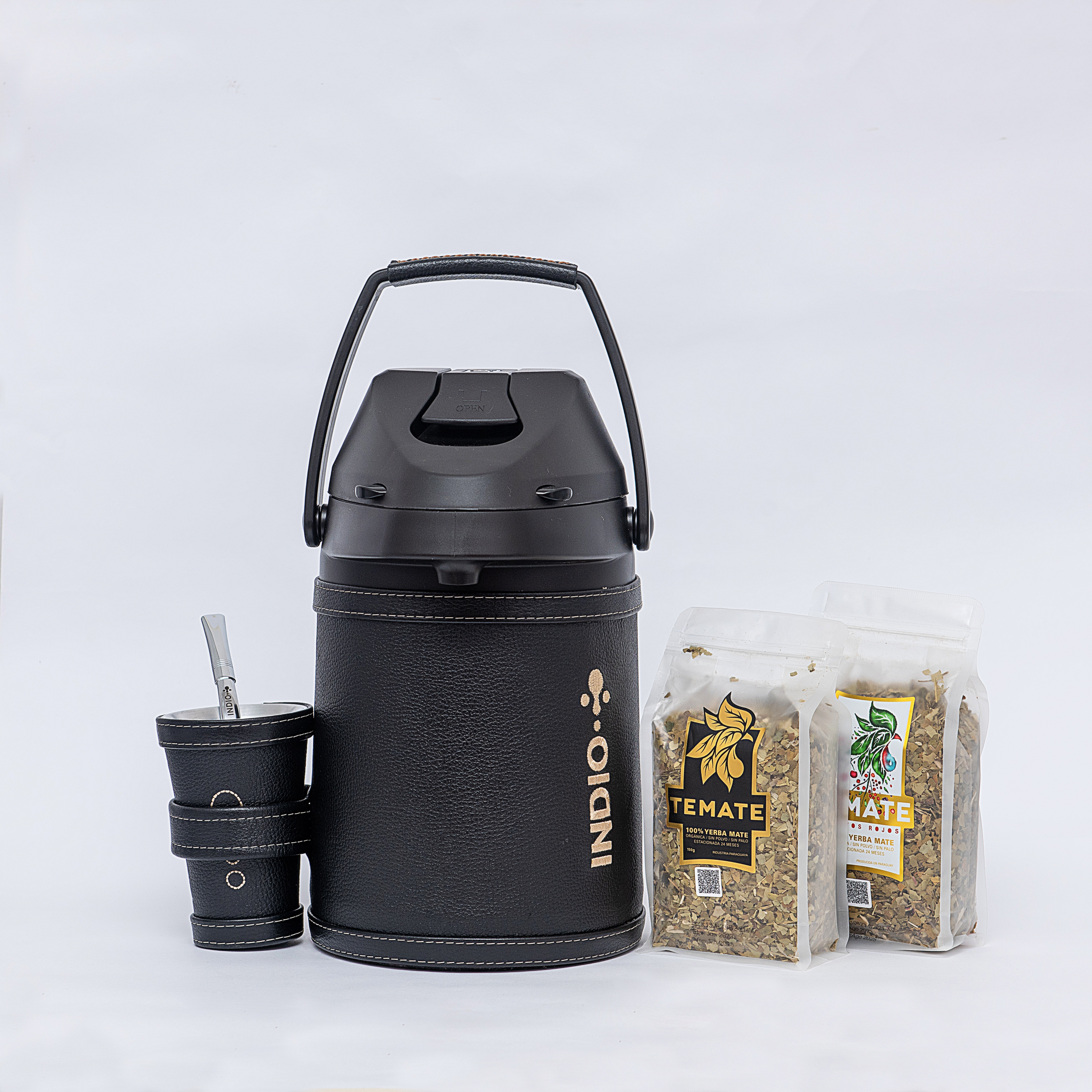 TERMO TERERE INDIO ACERO INOX 2.5 LTS. CUERO PREMIUM NEGRO + GUAMPA + BOMBILLA + 2 YERBAS TEMATE